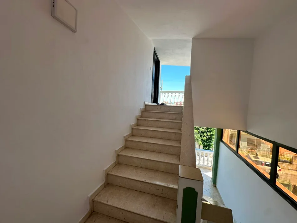 Durres, shitet shtepi , 466 m² 350.000 € (Kryqit të Kuq)
