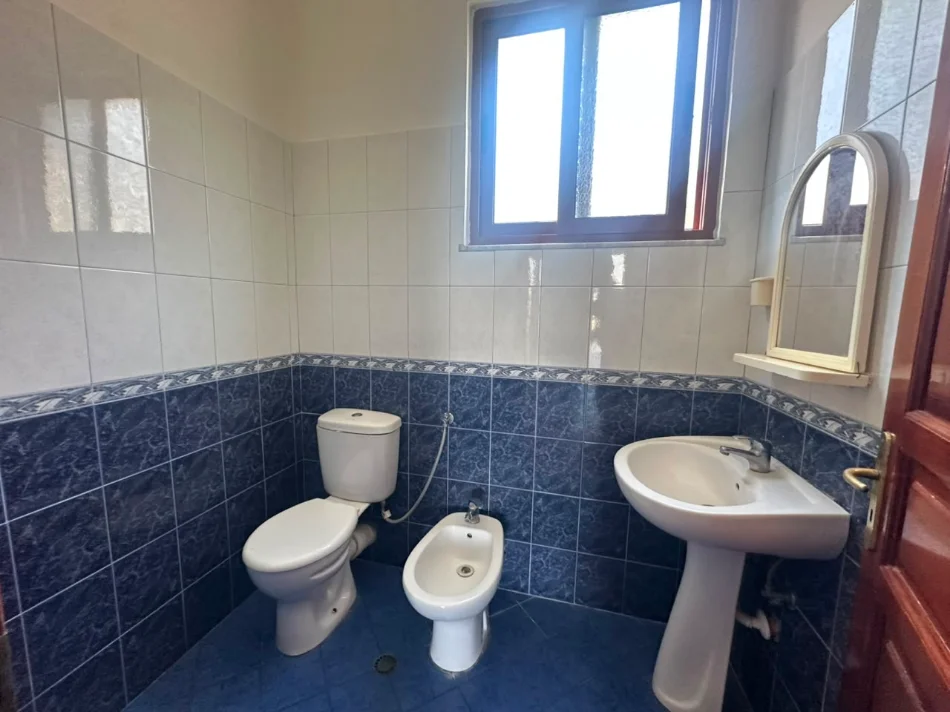 Durres, shitet shtepi , 466 m² 350.000 € (Kryqit të Kuq)