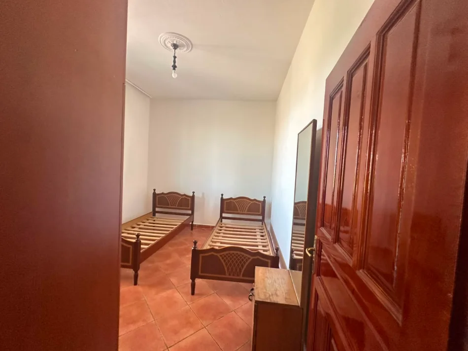 Durres, shitet shtepi , 466 m² 350.000 € (Kryqit të Kuq)