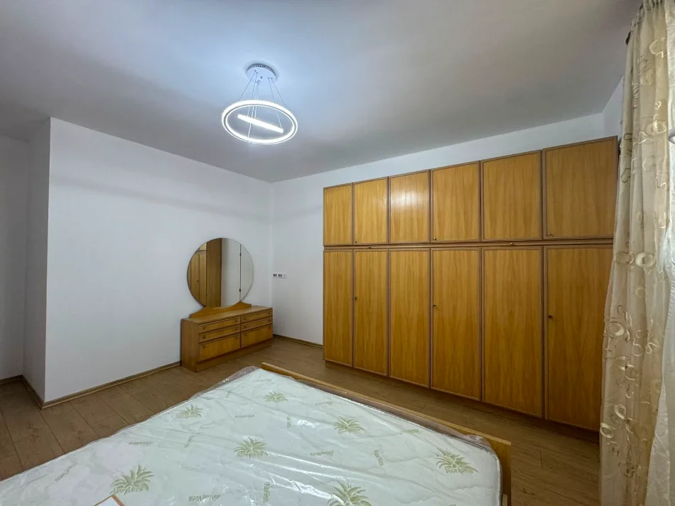 Tirane, jepet me qera apartament 2+1 Kati 1, 100 m² 400 € (Misto Mame, Rruga Hamdi Cullhaj)