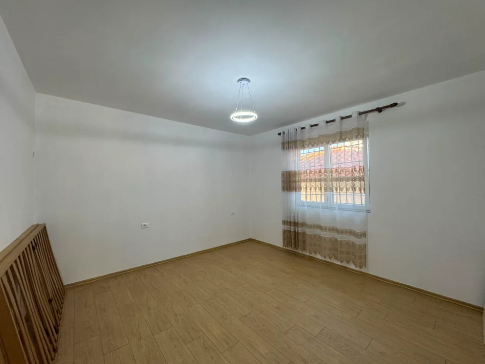 Tirane, jepet me qera apartament 2+1 Kati 1, 100 m² 400 € (Misto Mame, Rruga Hamdi Cullhaj)