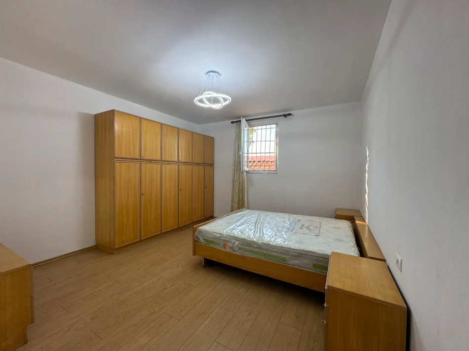 Tirane, jepet me qera apartament 2+1 Kati 1, 100 m² 400 € (Misto Mame, Rruga Hamdi Cullhaj)