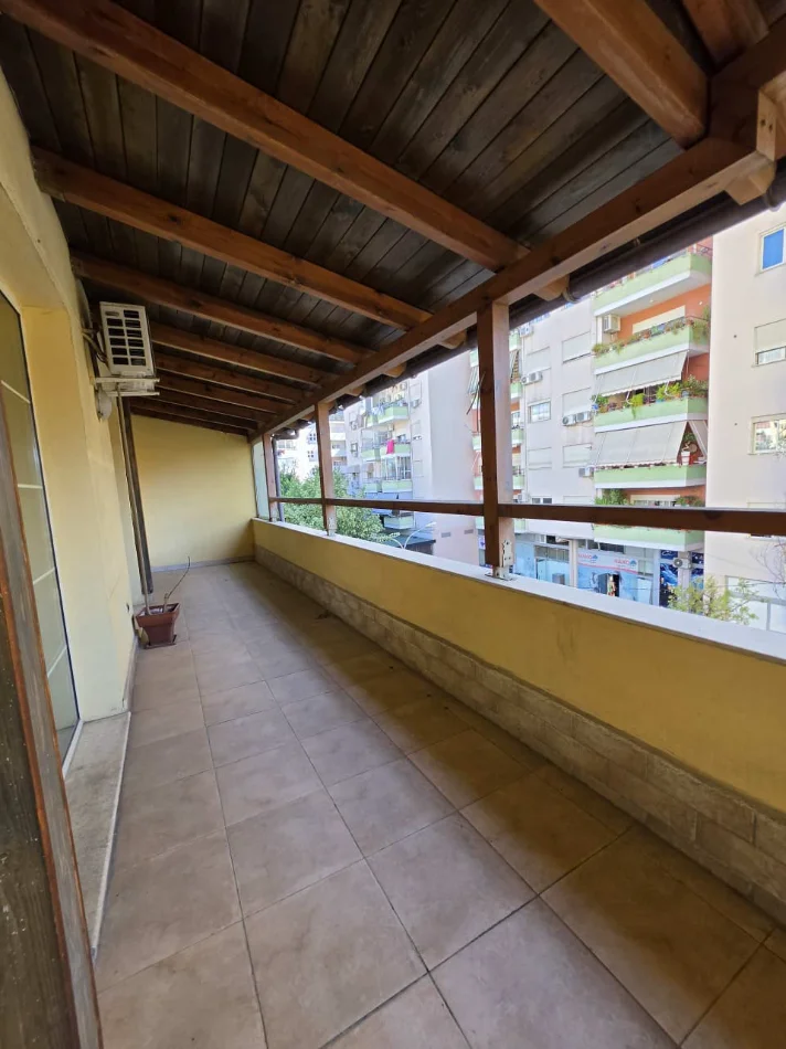 ● Me Qera: ZYRË 197 m² me 2 🚾📍DON BOSKO (Përballe Kishës Katolike) ⛪️ Kati 2, Ndarë në 7 Ambiente Pune + Depo | Çmimi: 850€ NETO/Muaj 🔥