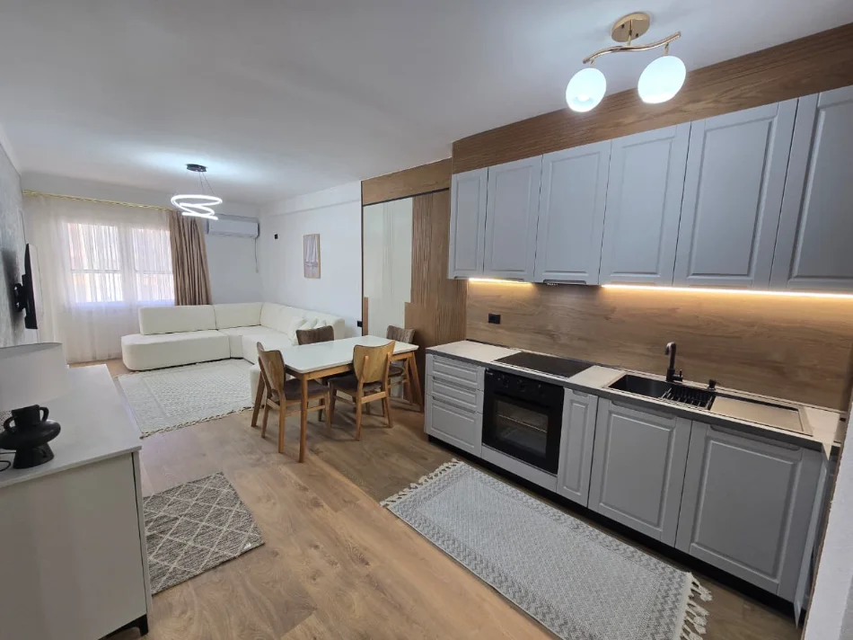 Tirane, shitet apartament 1+1+Ballkon Kati 5, 67 m² 121.000 € (Astir)