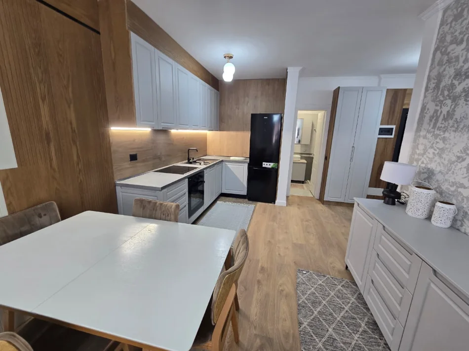 Tirane, shitet apartament 1+1+Ballkon Kati 5, 67 m² 121.000 € (Astir)