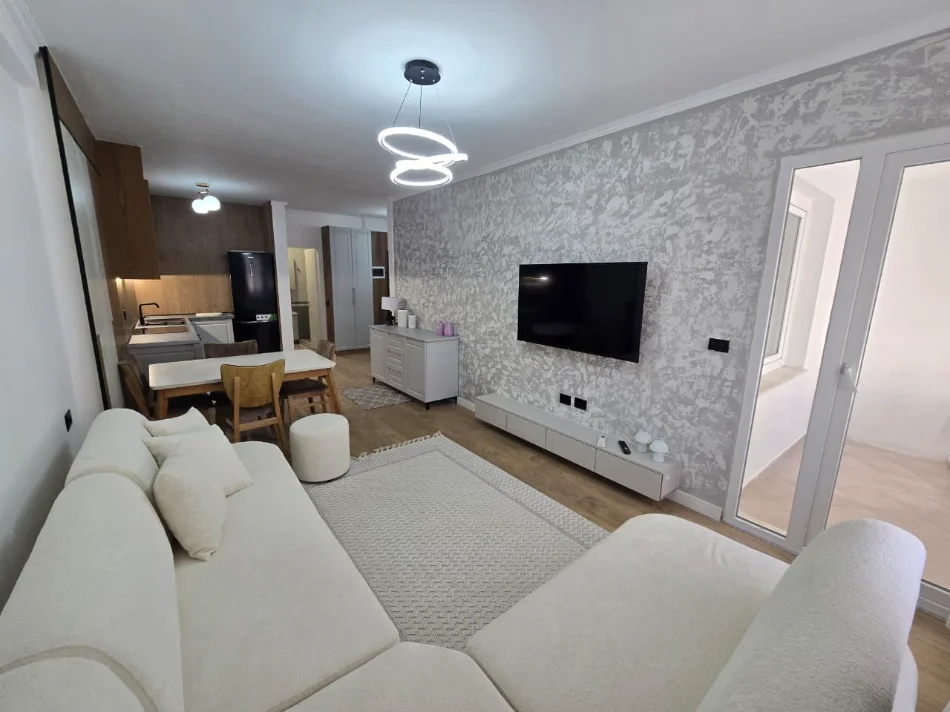 Tirane, shitet apartament 1+1+Ballkon Kati 5, 67 m² 121.000 € (Astir)