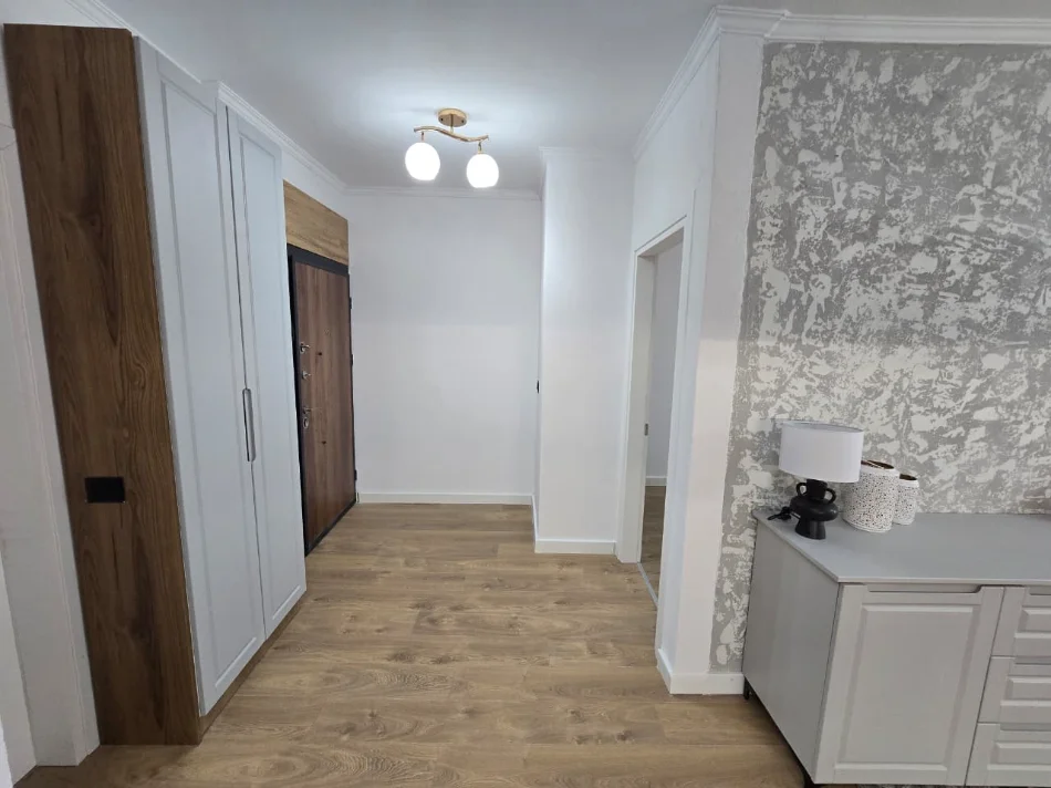 Tirane, shitet apartament 1+1+Ballkon Kati 5, 67 m² 121.000 € (Astir)