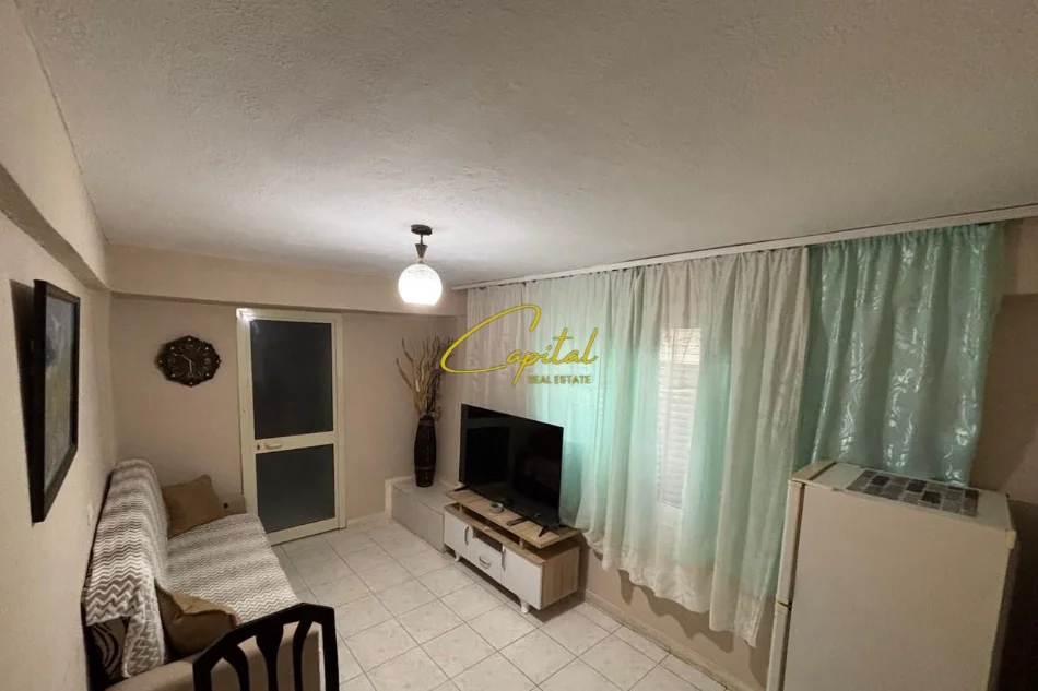 Tirane, jepet me qera apartament 1+1 Kati 1, 70 m² 400 € (PAZARI I RI)