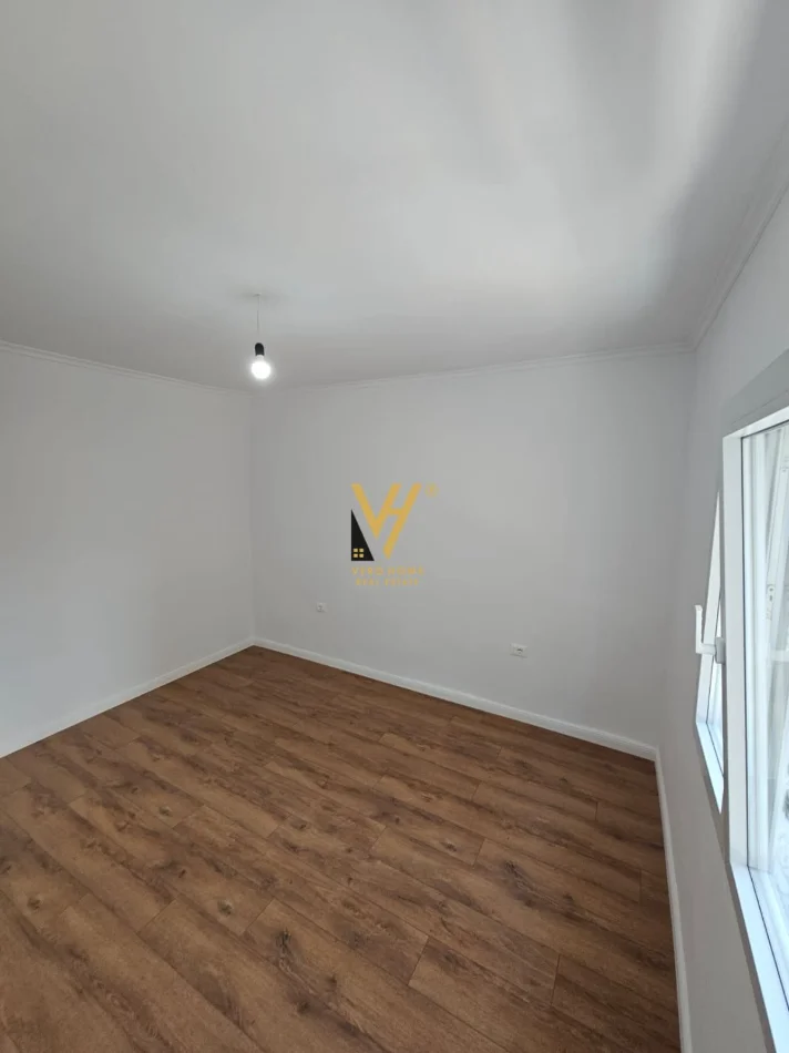 Tirane, shitet apartament 1+1+Ballkon Kati 3, 60 m² 169.000 € (SHKOLLA E KUQE)