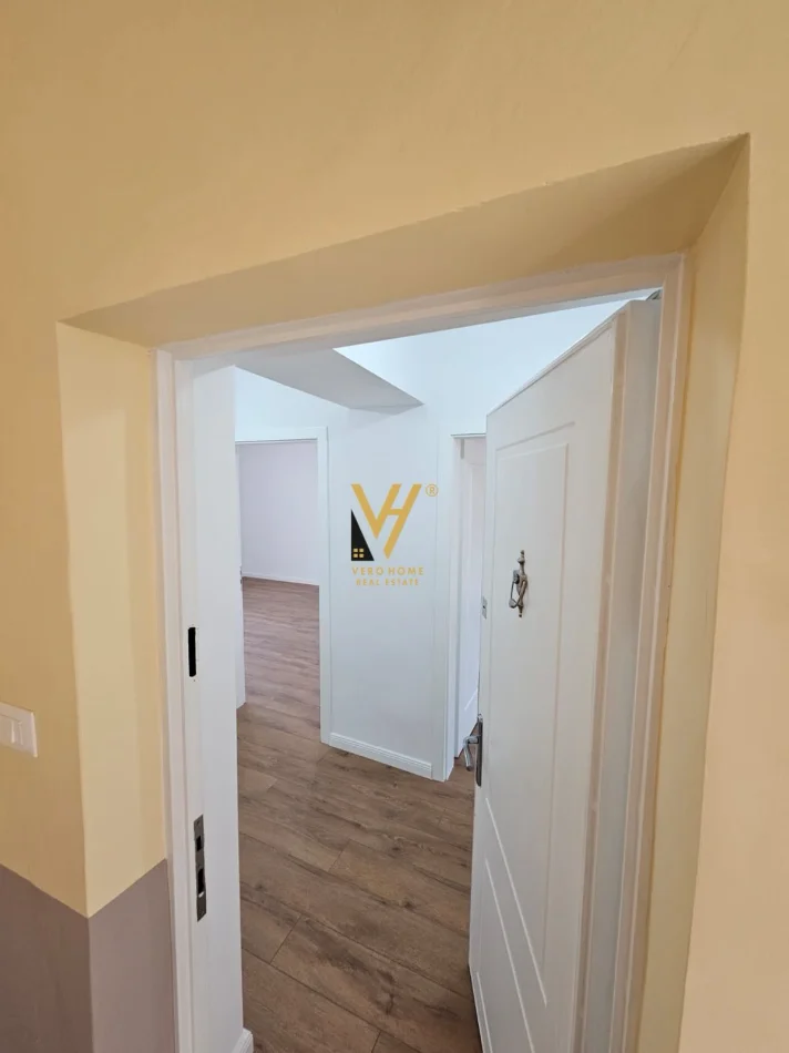 Tirane, shitet apartament 1+1+Ballkon Kati 3, 60 m² 169.000 € (SHKOLLA E KUQE)