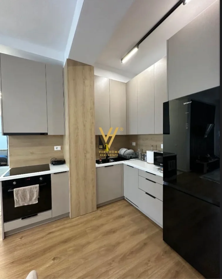 Tirane, jepet me qera apartament 2+1+Ballkon Kati 8, 80 m² 570 € (ALI DEMI)