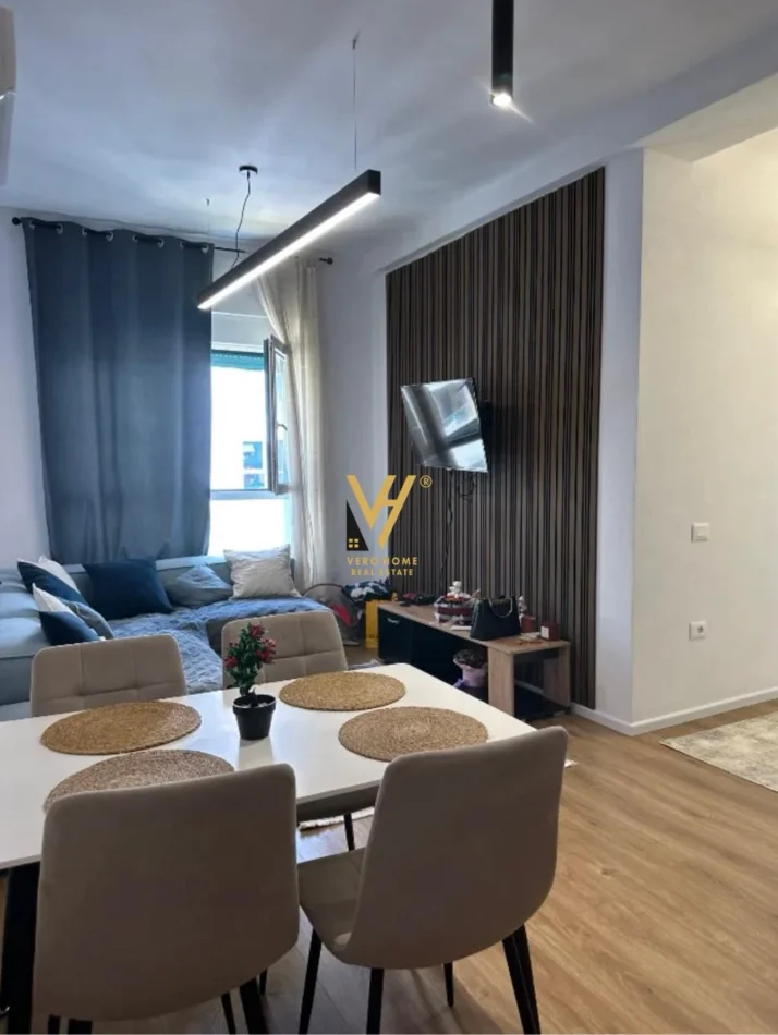 Tirane, jepet me qera apartament 2+1+Ballkon Kati 8, 80 m² 570 € (ALI DEMI)