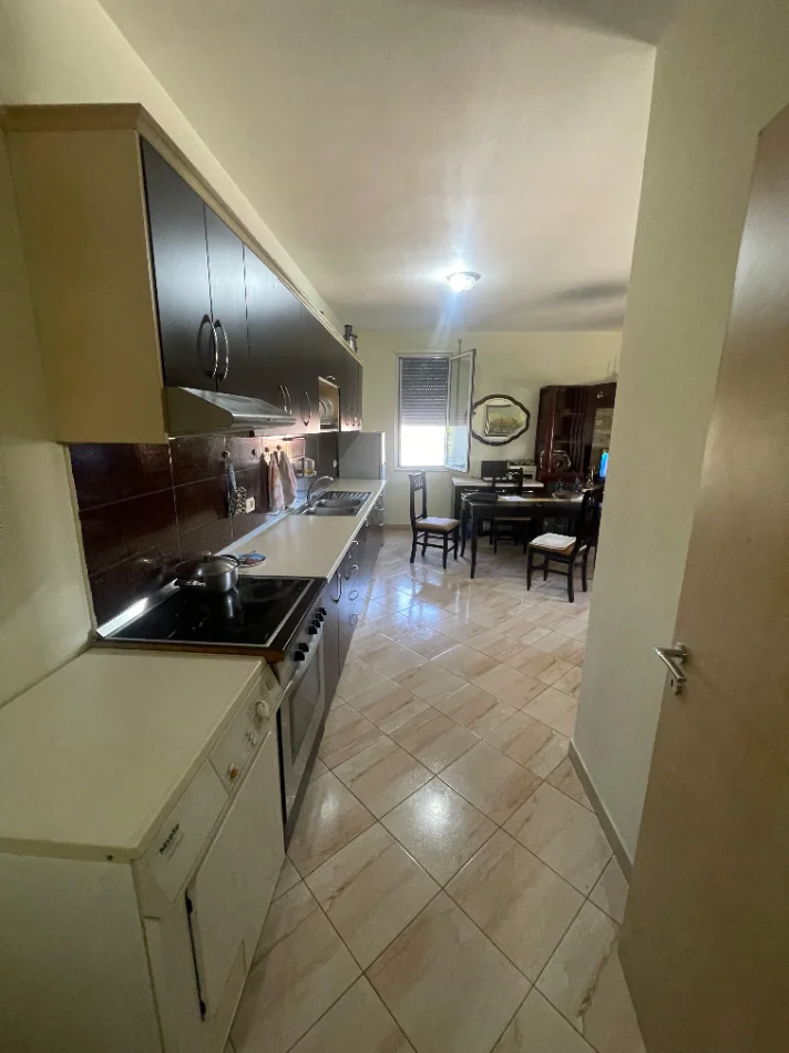 Tirane, shes apartament 2+1+Ballkon Kati 2, 87 m² 157.000 € (Spitali Amerikan 3)