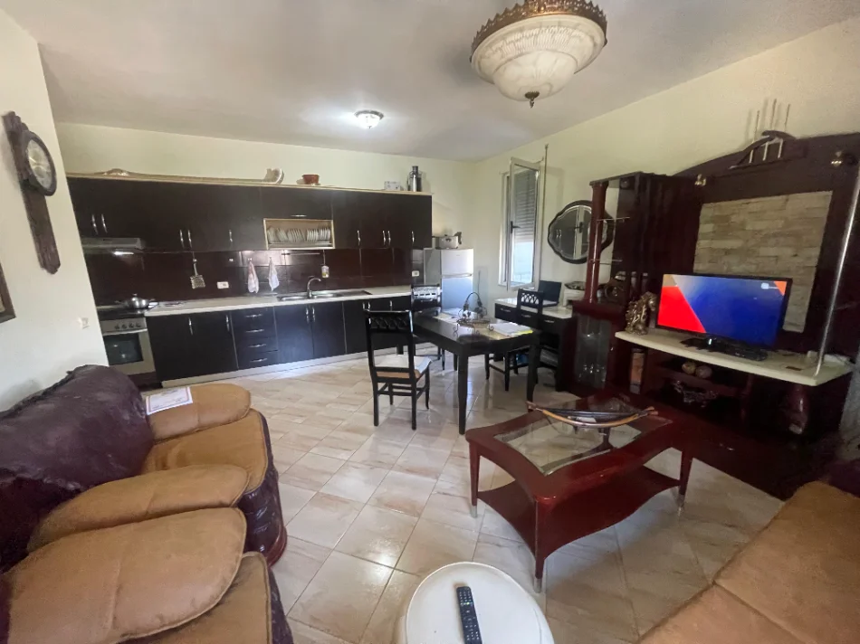 Tirane, shes apartament 2+1+Ballkon Kati 2, 87 m² 157.000 € (Spitali Amerikan 3)