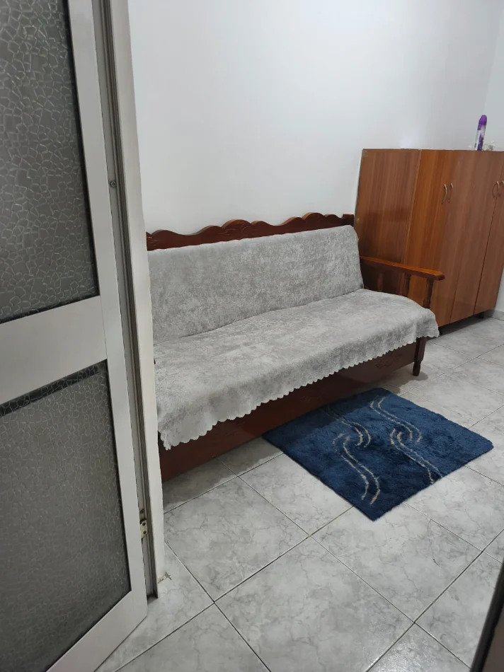 Tirane, jepet me qera apartament 1+1 Kati 1, 45 m² 350 € (21 DHJETORI)