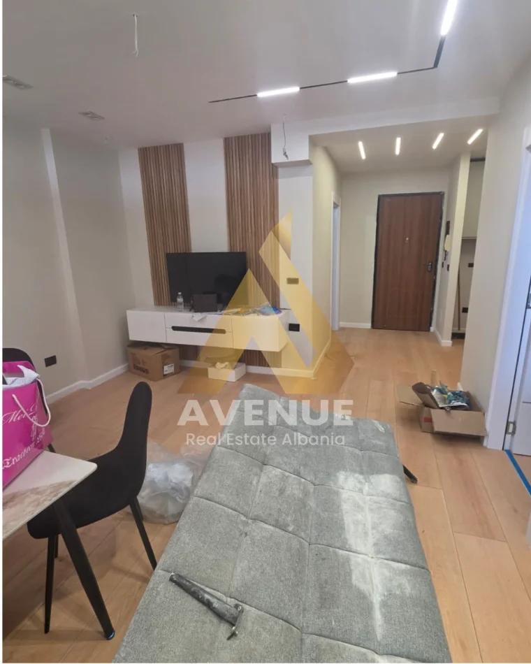 Tirane, jepet me qera apartament 2+1+Ballkon Kati 11, 90 m² 800 € (rruga kavajes)