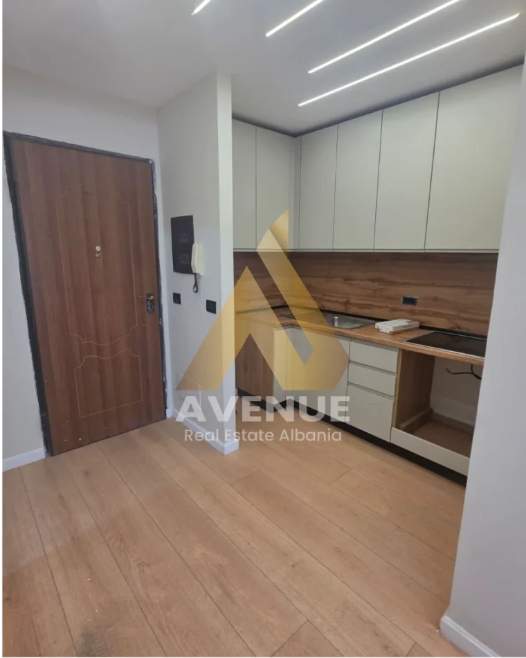 Tirane, jepet me qera apartament 2+1+Ballkon Kati 11, 90 m² 800 € (rruga kavajes)