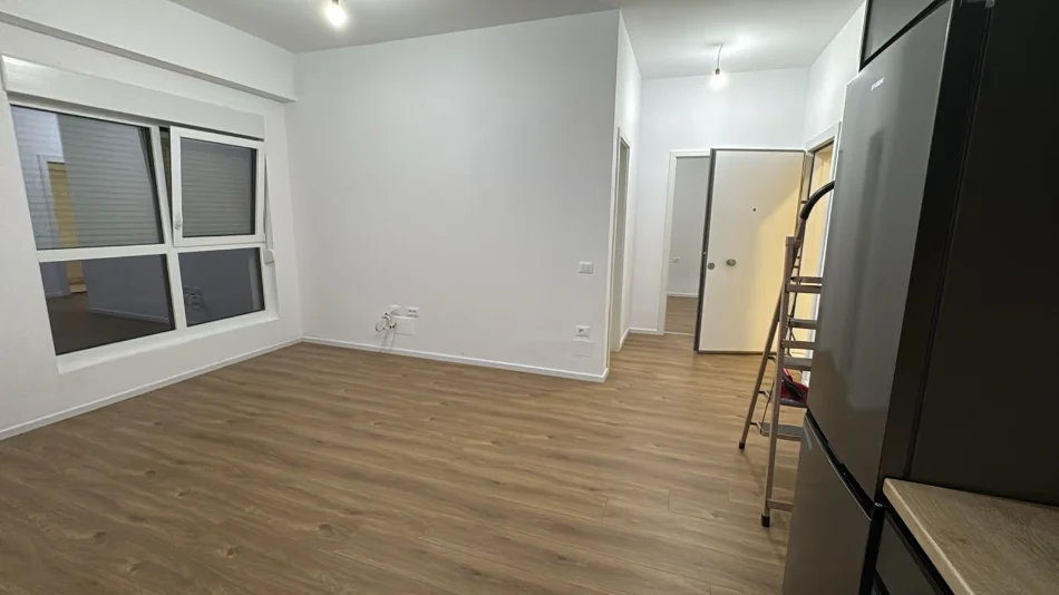 Tirane, jepet me qera apartament 1+1+Ballkon Kati 4, 61 m² 300 € (Ali Demi)