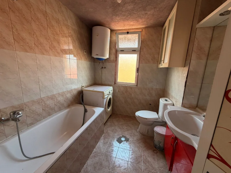 Tirane, jepet me qera shtepi 1+1 Kati 3, 50 m² (Kinostudio)