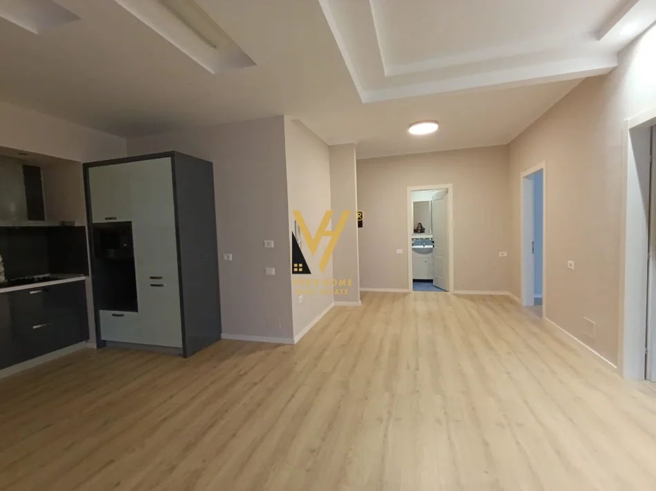 Tirane, shitet apartament 2+1+Ballkon Kati 8, 92 m² 198.000 € (VARRI I BAMIT)