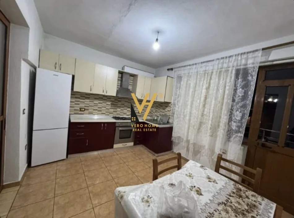 Tirane, jepet me qera apartament 2+1+Ballkon Kati 2, 125 m² 420 € (VENUE CLUB)