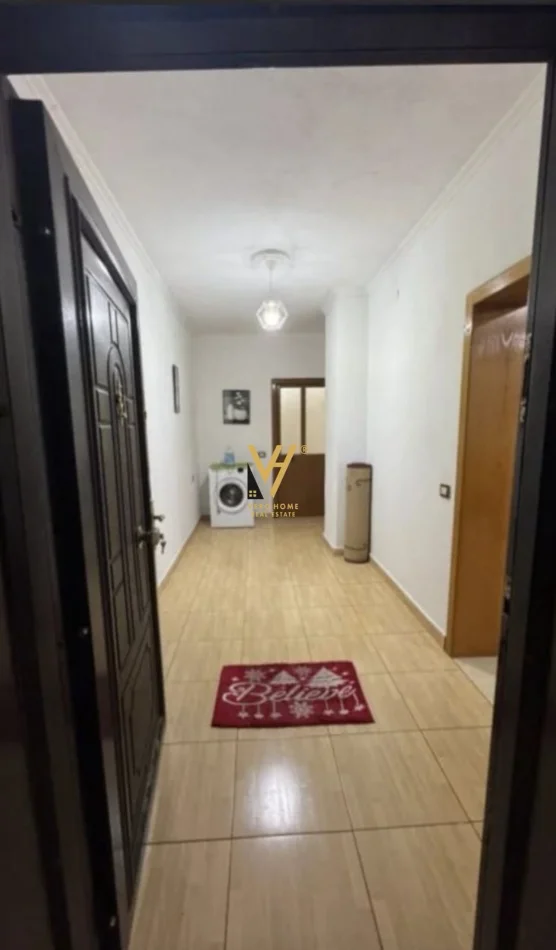 Tirane, jepet me qera apartament 2+1+Ballkon Kati 2, 125 m² 420 € (VENUE CLUB)
