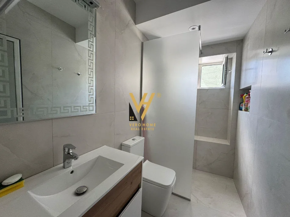 Tirane, jepet me qera apartament 2+1+Ballkon Kati 1, 75 m² 800 € (BLLOK)