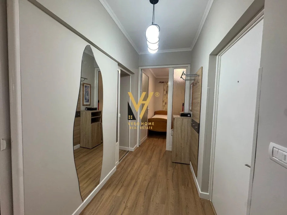 Tirane, jepet me qera apartament 2+1+Ballkon Kati 1, 75 m² 800 € (BLLOK)