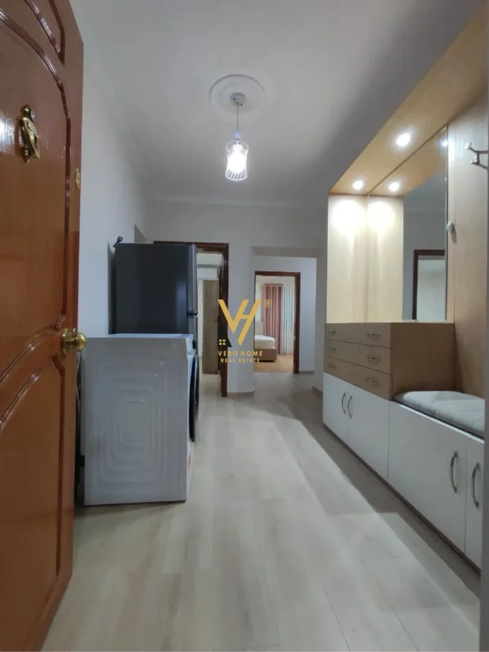 Tirane, jepet me qera apartament 2+1+Ballkon Kati 1, 90 m² 800 € (RRUGA FORTUZI)