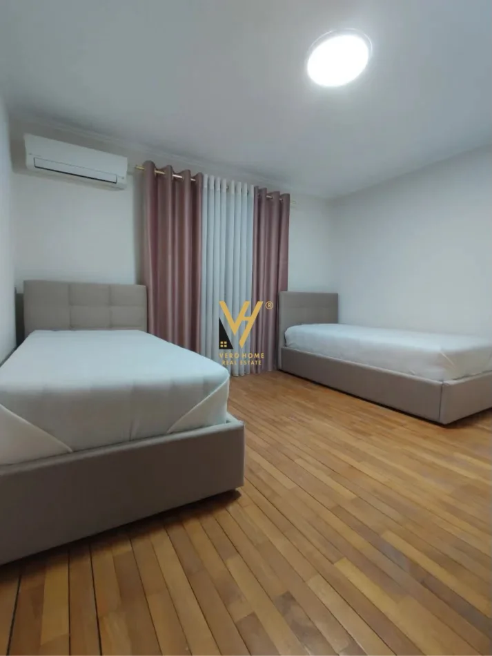 Tirane, jepet me qera apartament 2+1+Ballkon Kati 1, 90 m² 800 € (RRUGA FORTUZI)