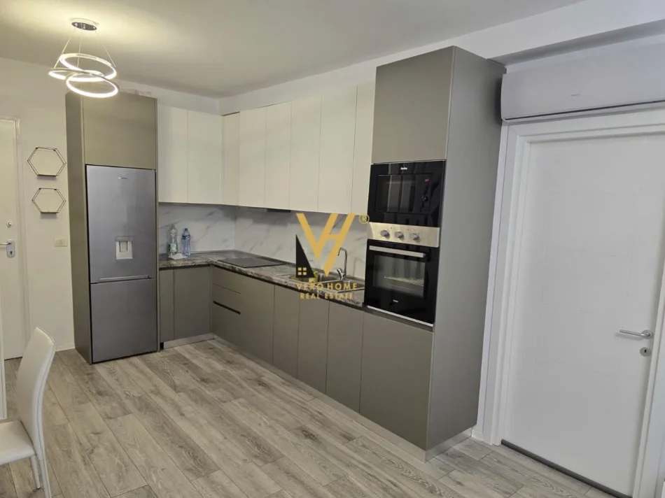 Tirane, jepet me qera apartament 1+1+Ballkon Kati 2, 65 m² 620 € (ALI DEMI)