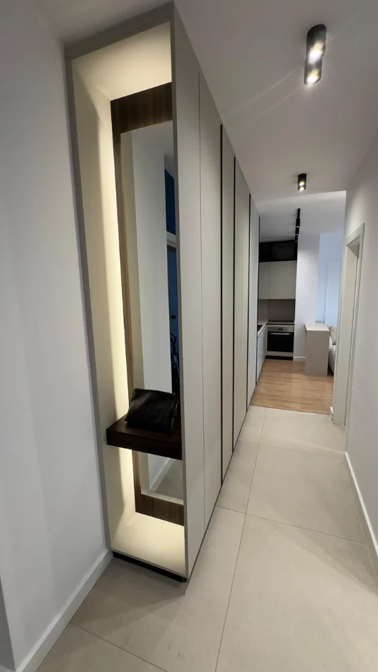 Tirane, jepet me qera apartament 1+1+Ballkon Kati 8, 69 m² 800 € (Rruga Xhanfize Keko)