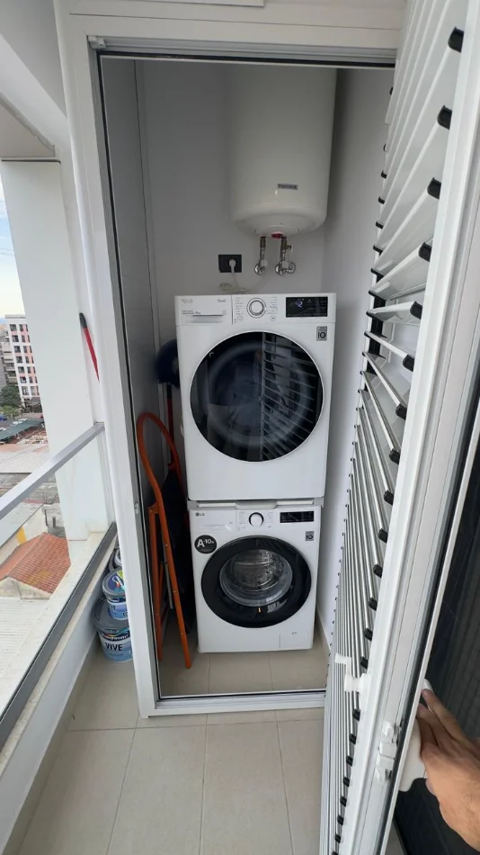 Tirane, jepet me qera apartament 1+1+Ballkon Kati 8, 69 m² 800 € (Rruga Xhanfize Keko)