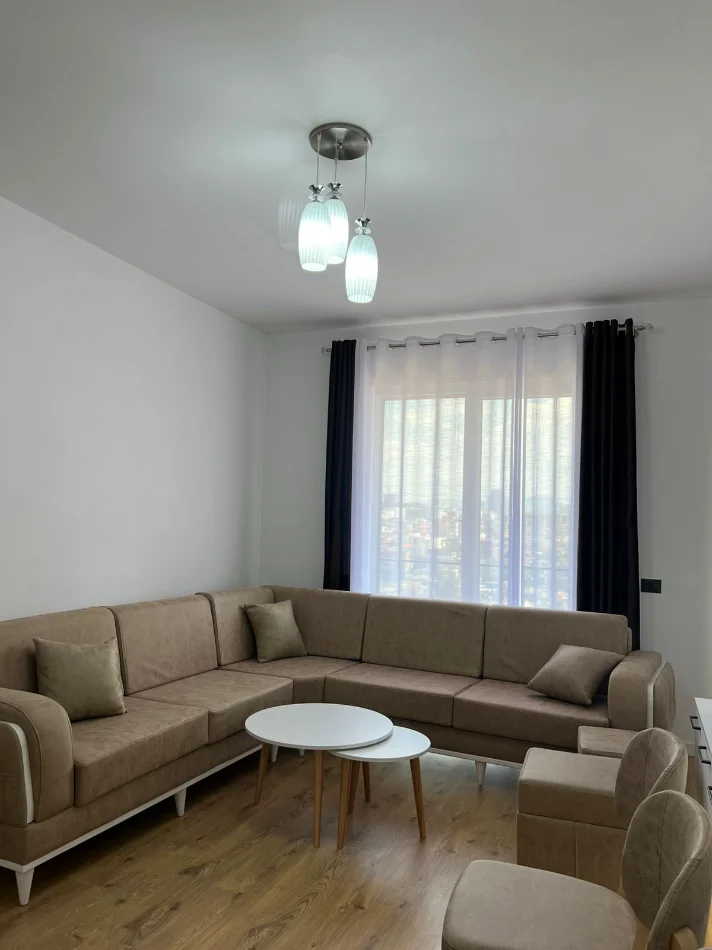 Tirane, jepet me qera apartament 2+1+Ballkon Kati 3, 118 m² 550 € (Paskuqan)