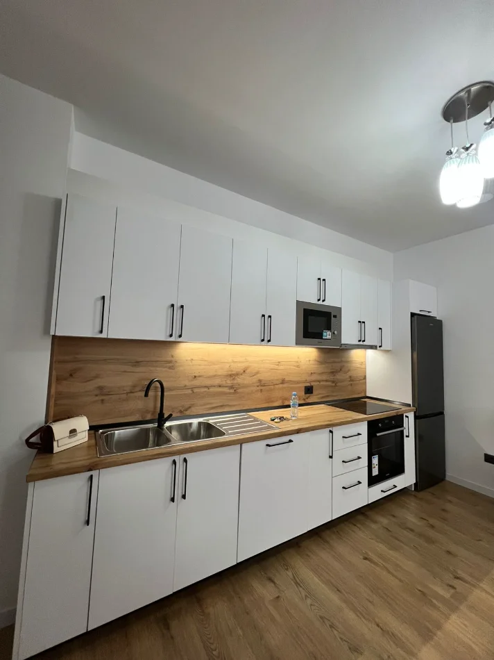 Tirane, jepet me qera apartament 2+1+Ballkon Kati 3, 118 m² 550 € (Paskuqan)