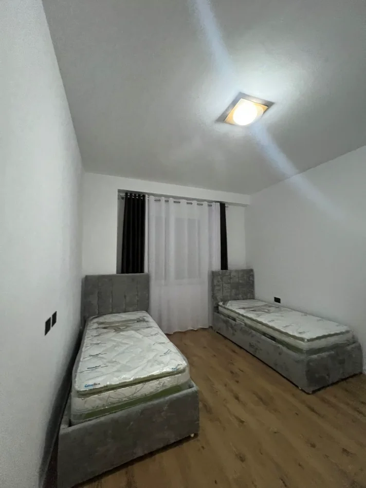 Tirane, jepet me qera apartament 2+1+Ballkon Kati 3, 118 m² 550 € (Paskuqan)