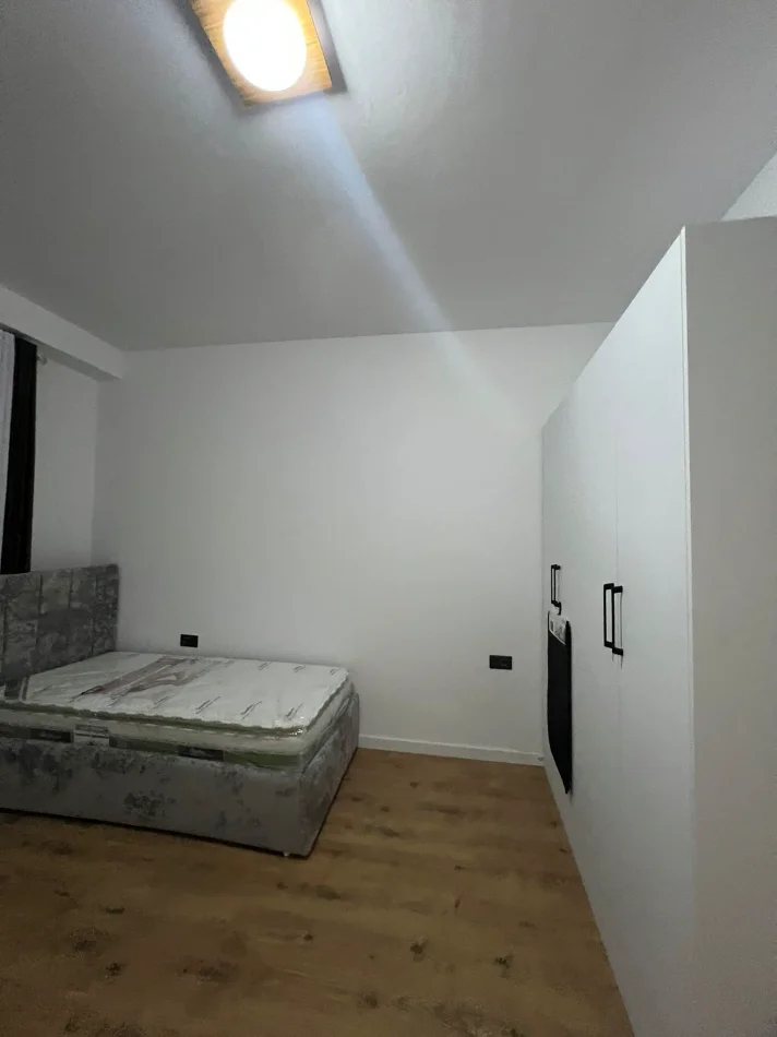 Tirane, jepet me qera apartament 2+1+Ballkon Kati 3, 118 m² 550 € (Paskuqan)