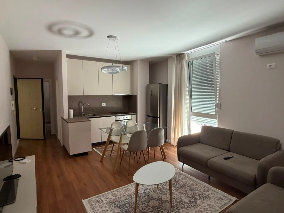 Tirane, jepet me qera apartament 2+1+Ballkon Kati 2, 67 m² 750 € (RR. Mahmut Fortuzi)
