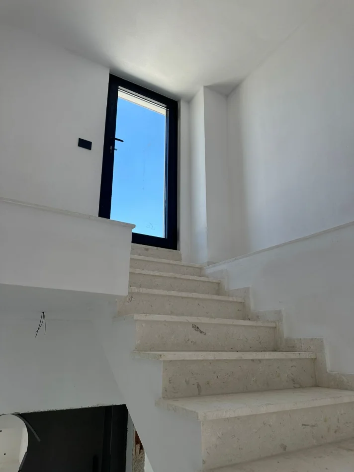 Tirane, shitet Vile Vile 3 Katshe , 280 m² 750.000 € (Liqeni i Thate)