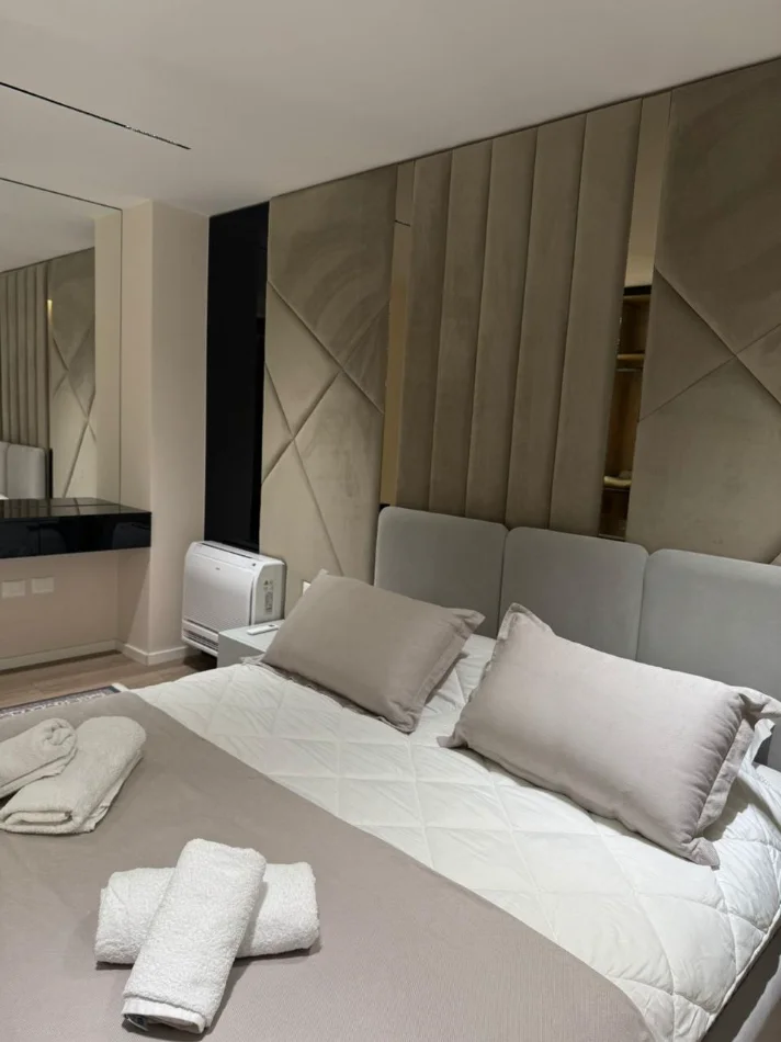 Tirane, jepet me qera apartament 2+1+Ballkon , 110 m² 1.500 € (Liqeni i Thate)