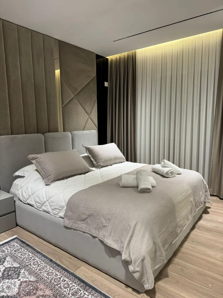 Tirane, jepet me qera apartament 2+1+Ballkon , 110 m² 1.500 € (Liqeni i Thate)