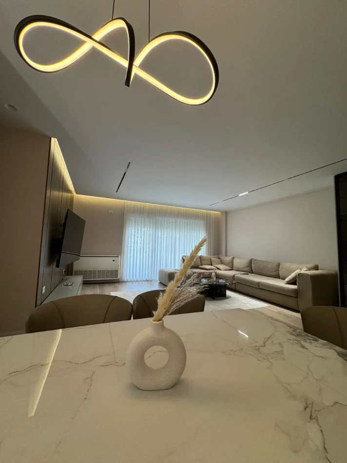 Tirane, jepet me qera apartament 2+1+Ballkon , 110 m² 1.500 € (Liqeni i Thate)