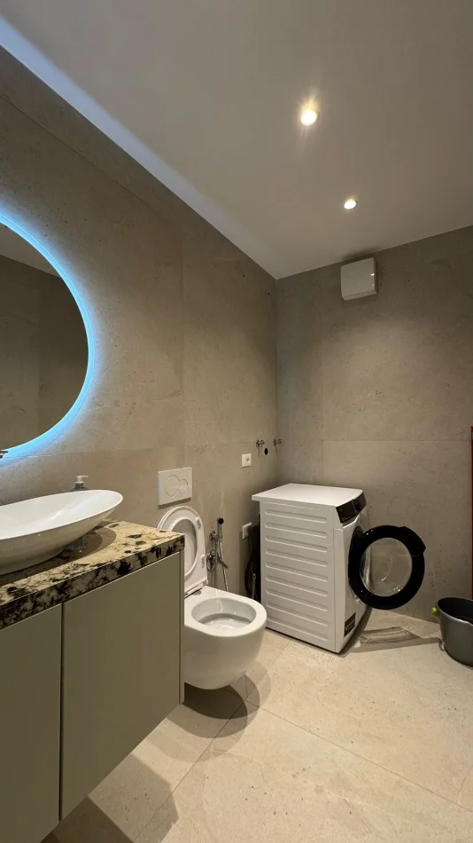 Tirane, jepet me qera apartament 2+1+Ballkon , 110 m² 1.500 € (Liqeni i Thate)