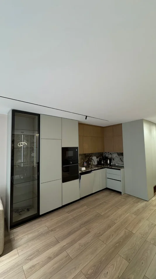 Tirane, jepet me qera apartament 2+1+Ballkon , 110 m² 1.500 € (Liqeni i Thate)