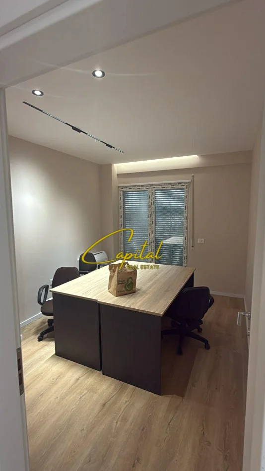 Tirane, jepet me qera apartament 2+1 Kati 7, 85 m² 700 € (ISH SHESHI SHQIPONJA)