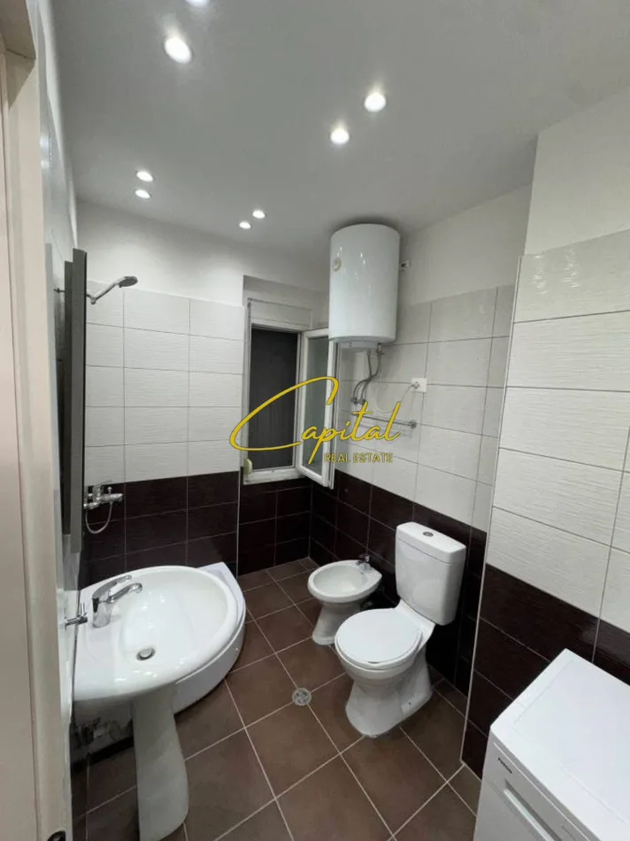 Tirane, jepet me qera apartament 1+1 Kati 7, 70 m² 500 € (ASTIR)
