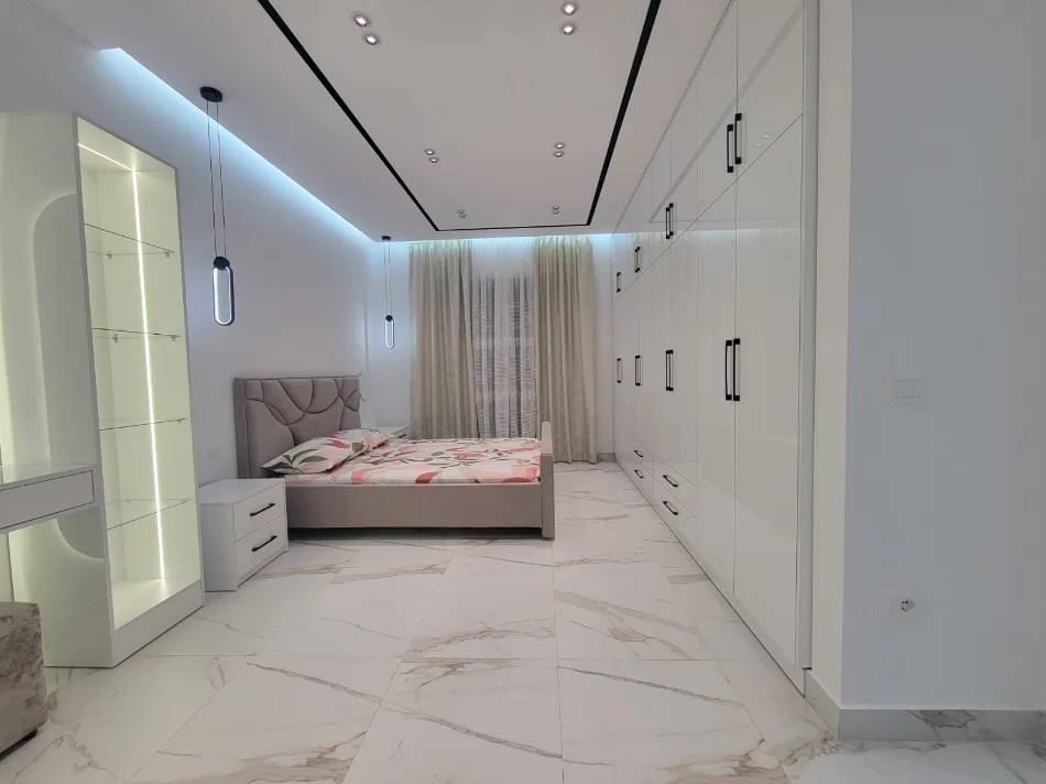 Tirane, jepet me qera apartament 2+1+Aneks+Ballkon Kati 5, 120 m² 1.100 € (Kompleksi Delijorgji)