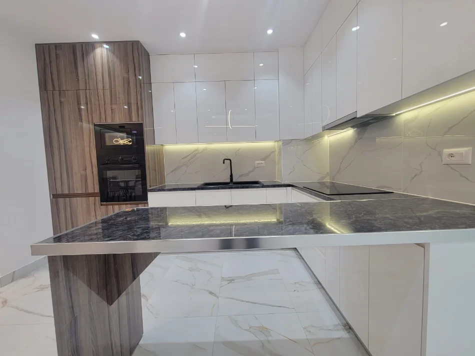 Tirane, jepet me qera apartament 2+1+Aneks+Ballkon Kati 5, 120 m² 1.100 € (Kompleksi Delijorgji)