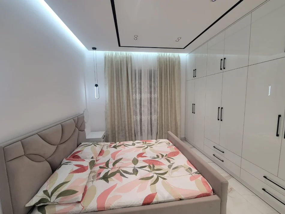 Tirane, jepet me qera apartament 2+1+Aneks+Ballkon Kati 5, 120 m² 1.100 € (Kompleksi Delijorgji)