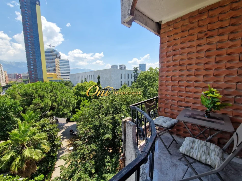 Tirane, jepet me qera garsonier 1+1 Kati 4, 35 m² 600 € (QENDER)